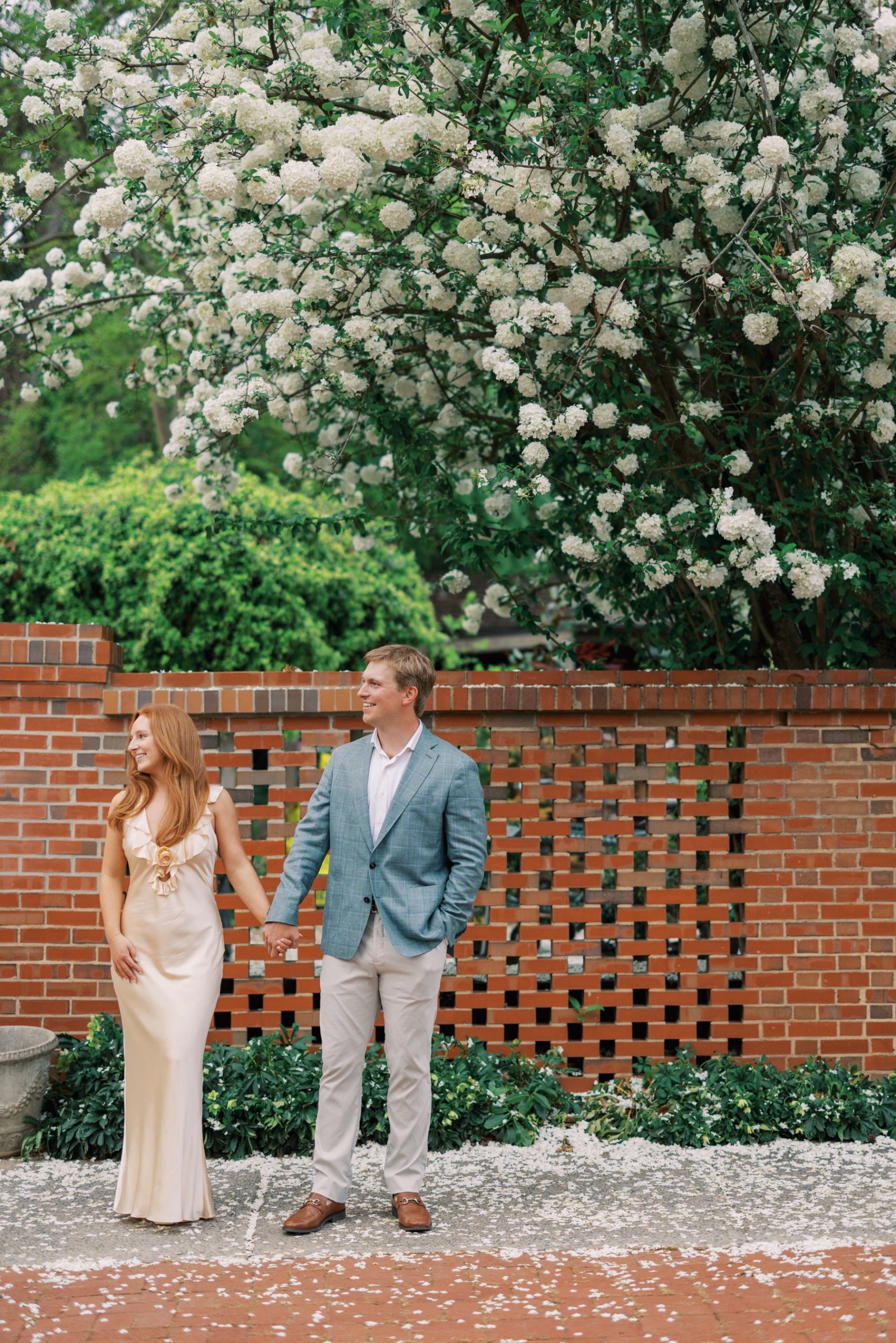 Couple portraits with spring blooms at Wing Haven Gardens 
