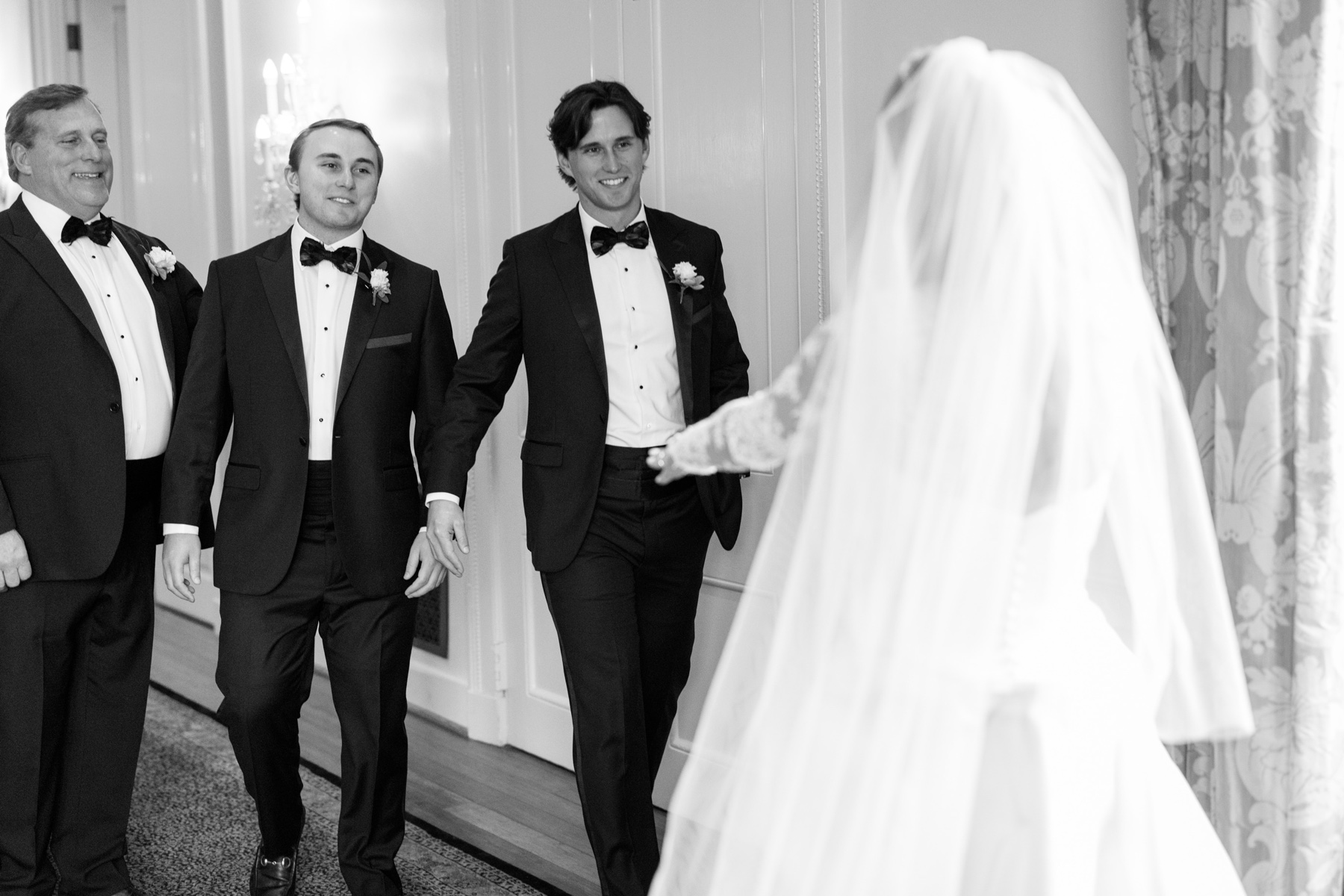 Bride's first look with family members 