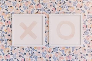 XO signs in bedroom