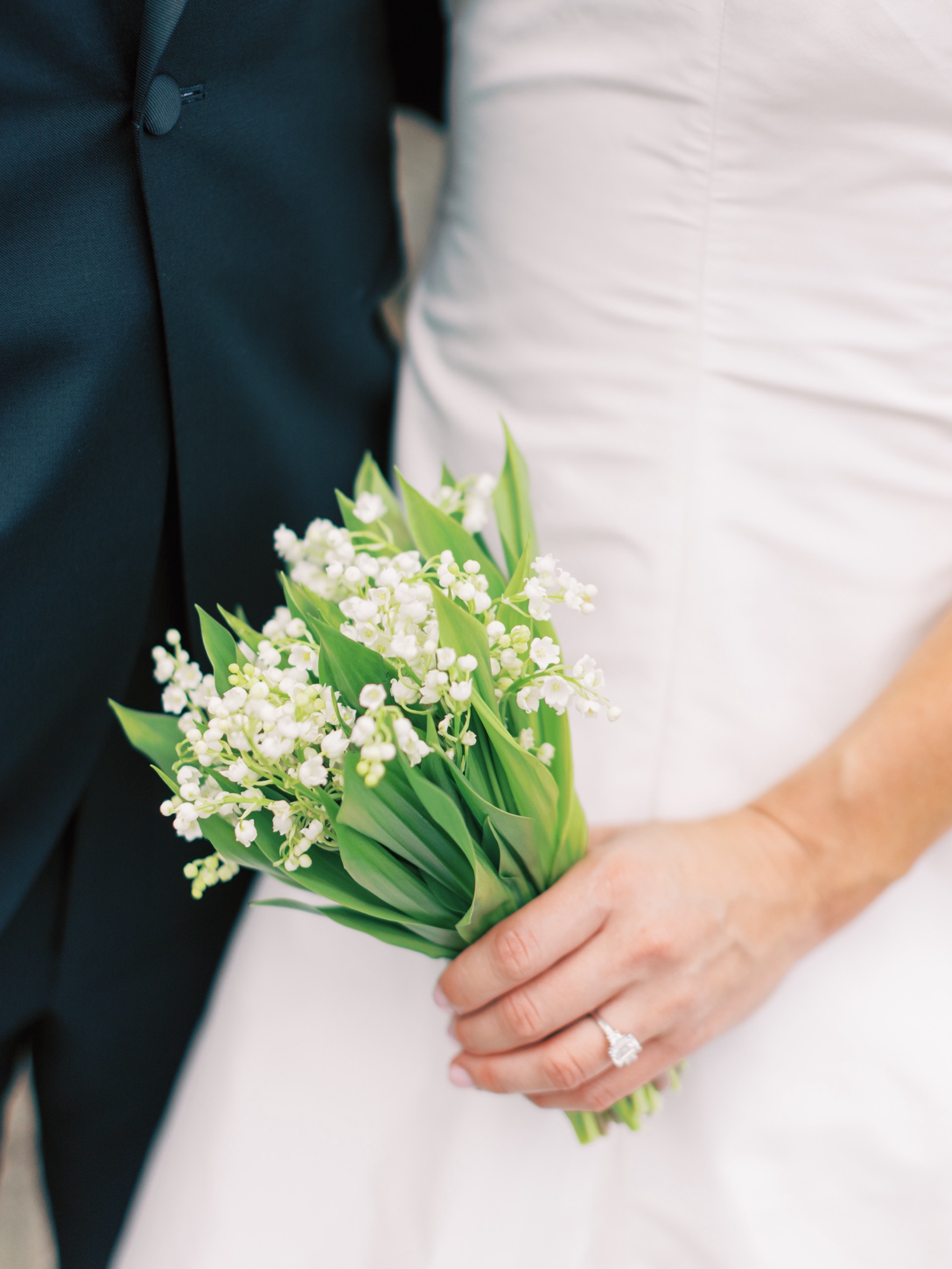 small and simple bridal bouquet